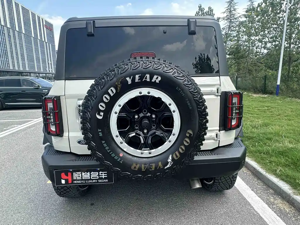 Ford Bronco — миниатюра 10