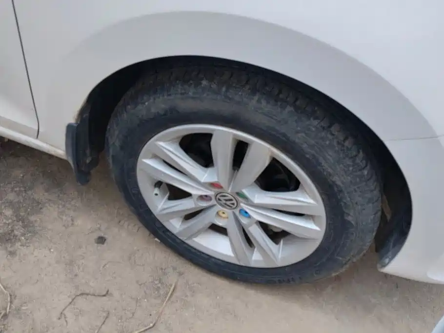 Volkswagen Santana — миниатюра 4