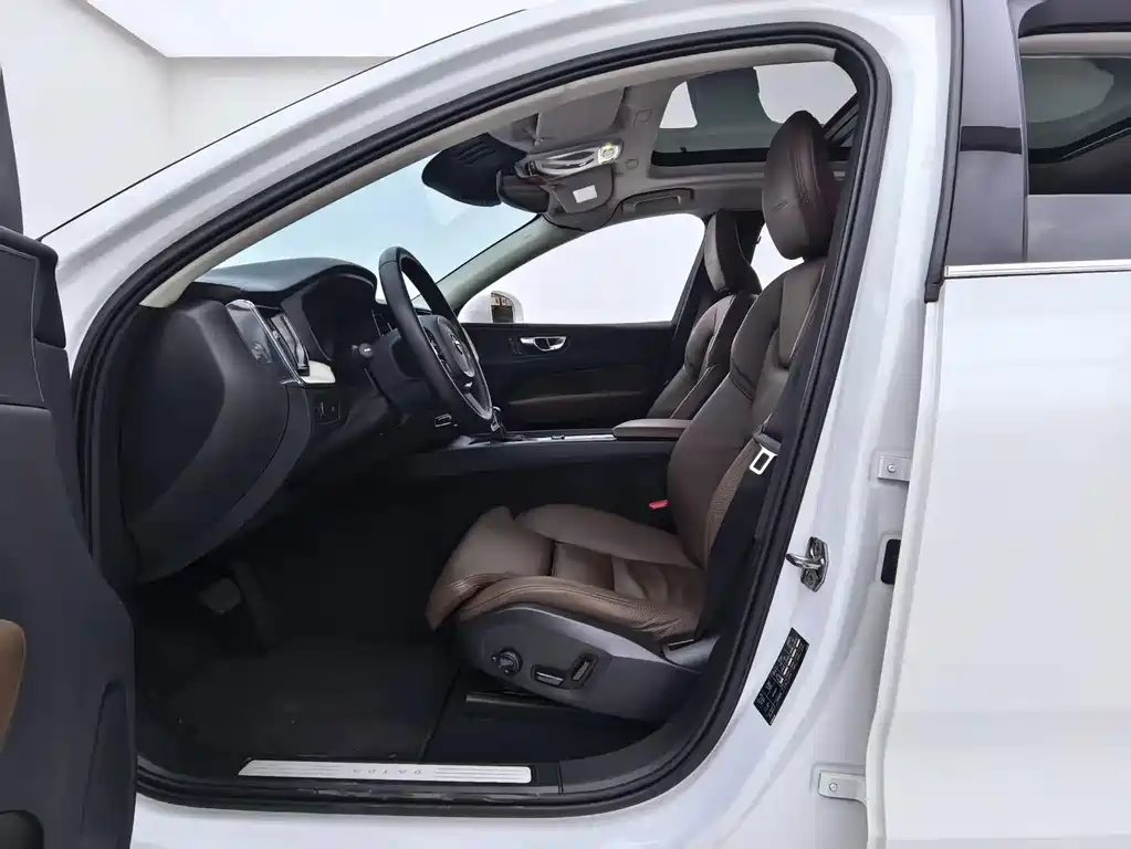 Volvo XC60 — миниатюра 18