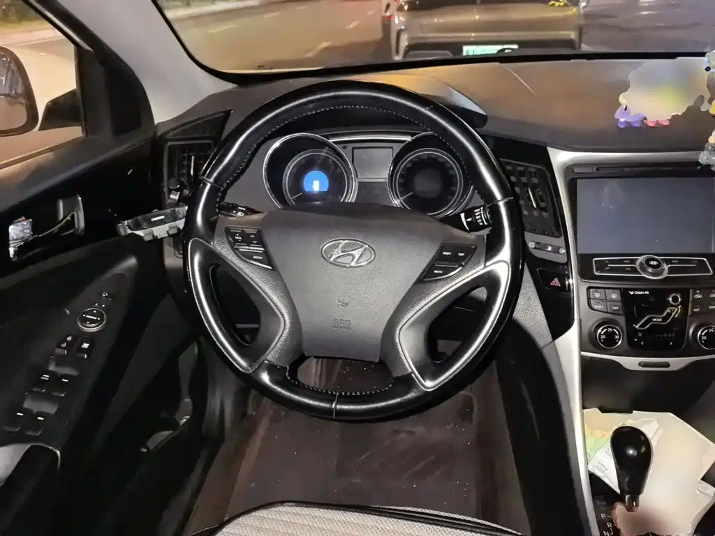 Hyundai Sonata — миниатюра 6