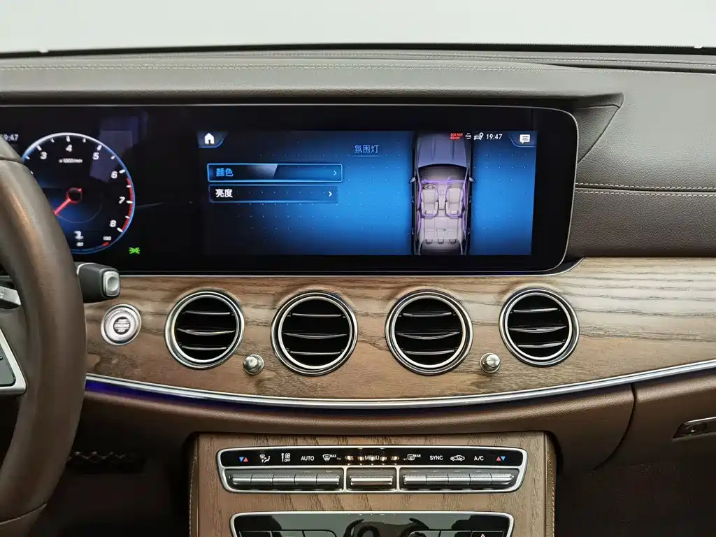 Mercedes-Benz E-Class — миниатюра 12