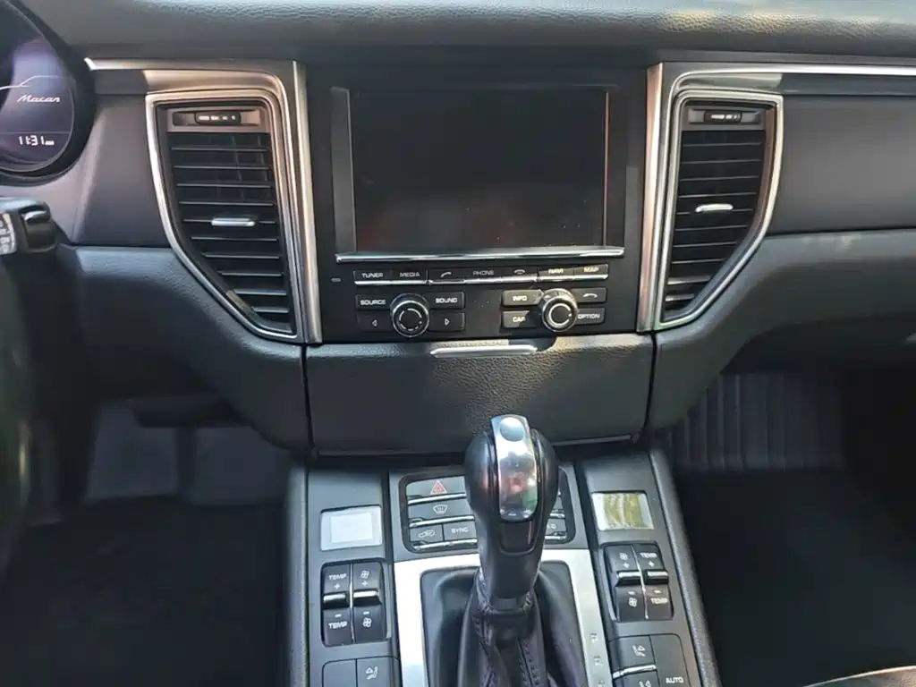 Porsche Macan — миниатюра 13