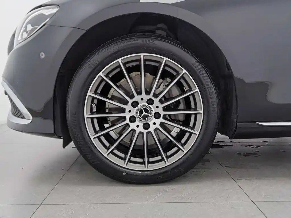 Mercedes-Benz E-Class — миниатюра 17