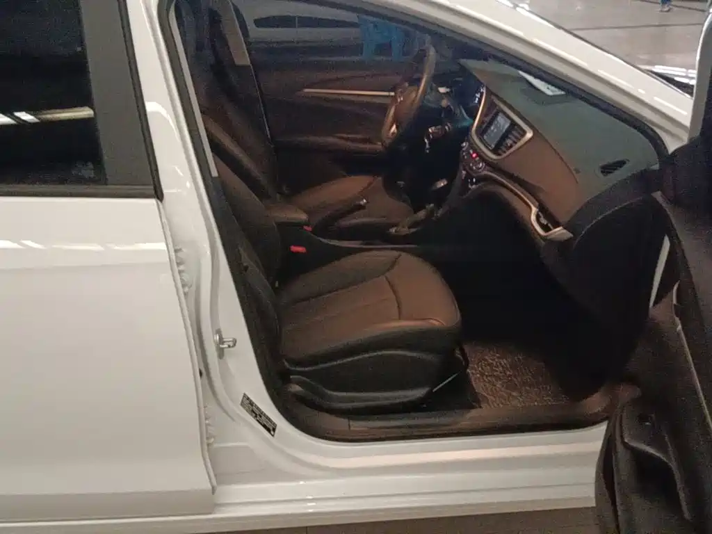 Buick Excelle — миниатюра 25