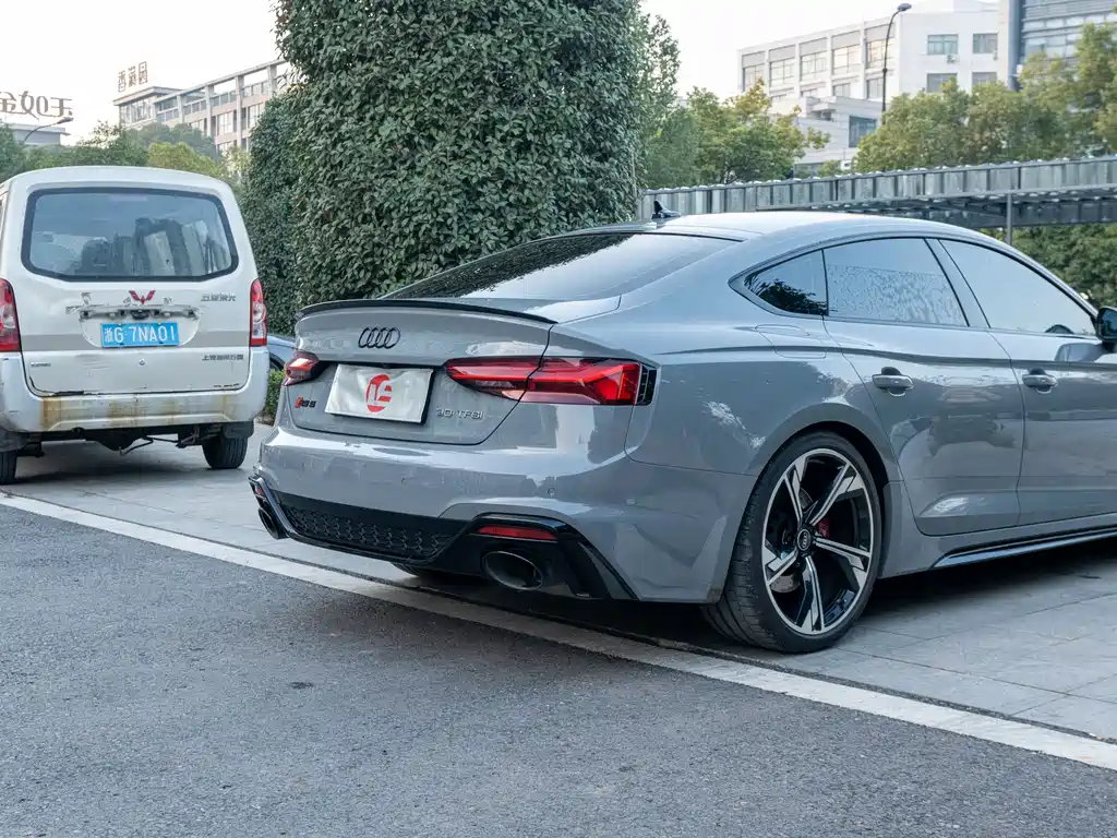 AUDI RS 5
