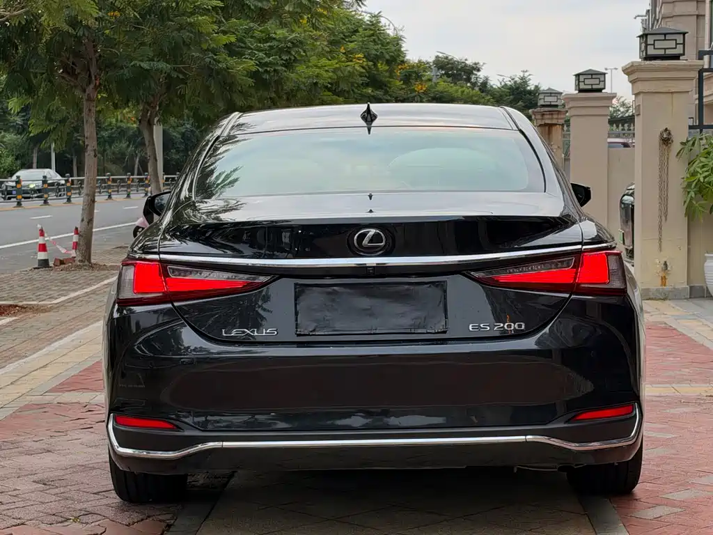 Lexus ES — миниатюра 8