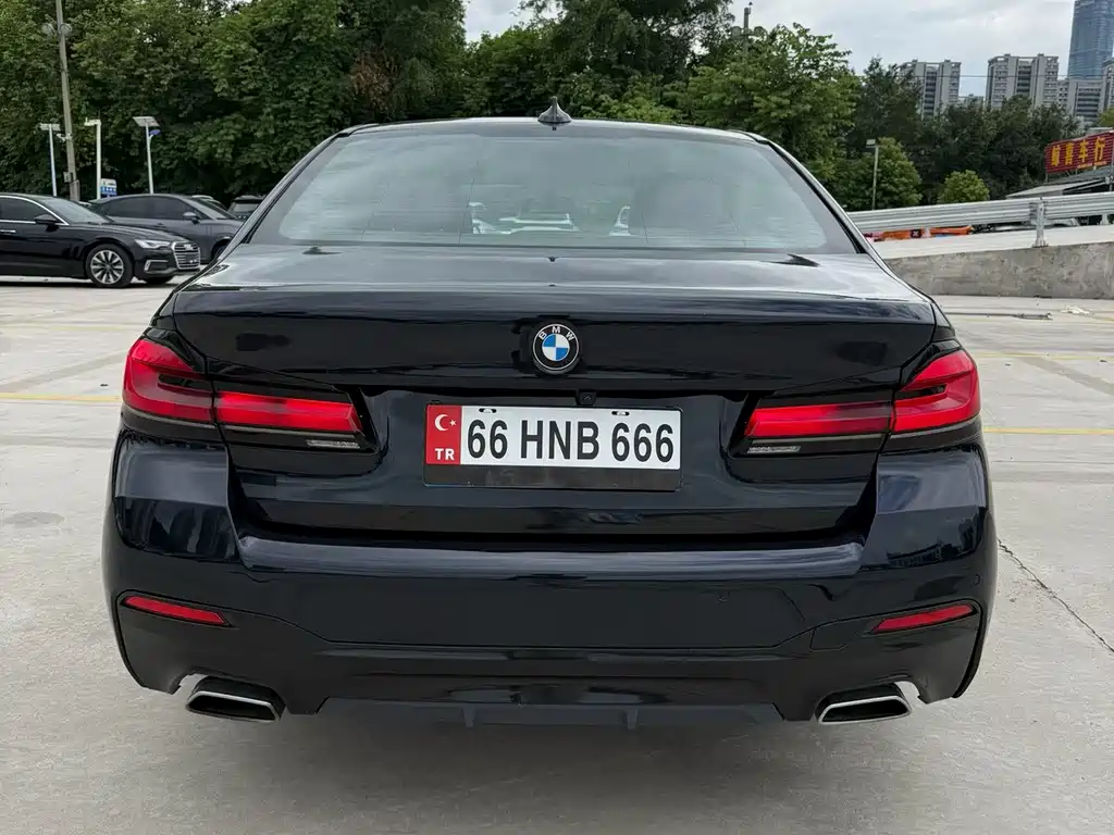 BMW 5 Series — миниатюра 9