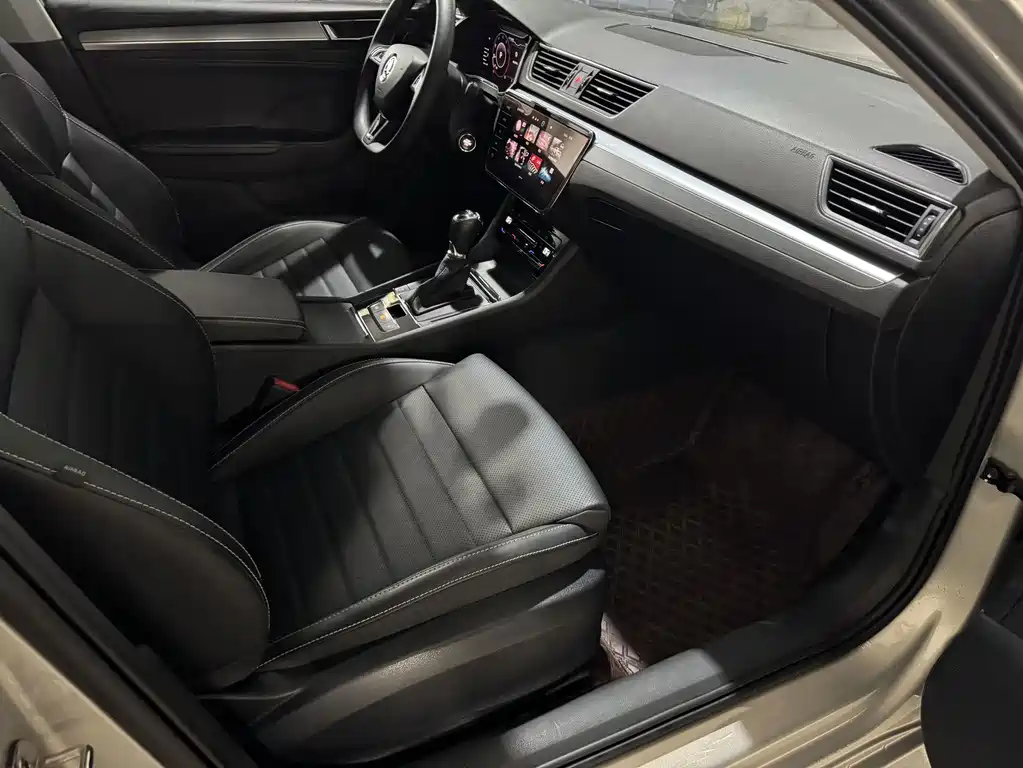 Skoda Superb — миниатюра 13