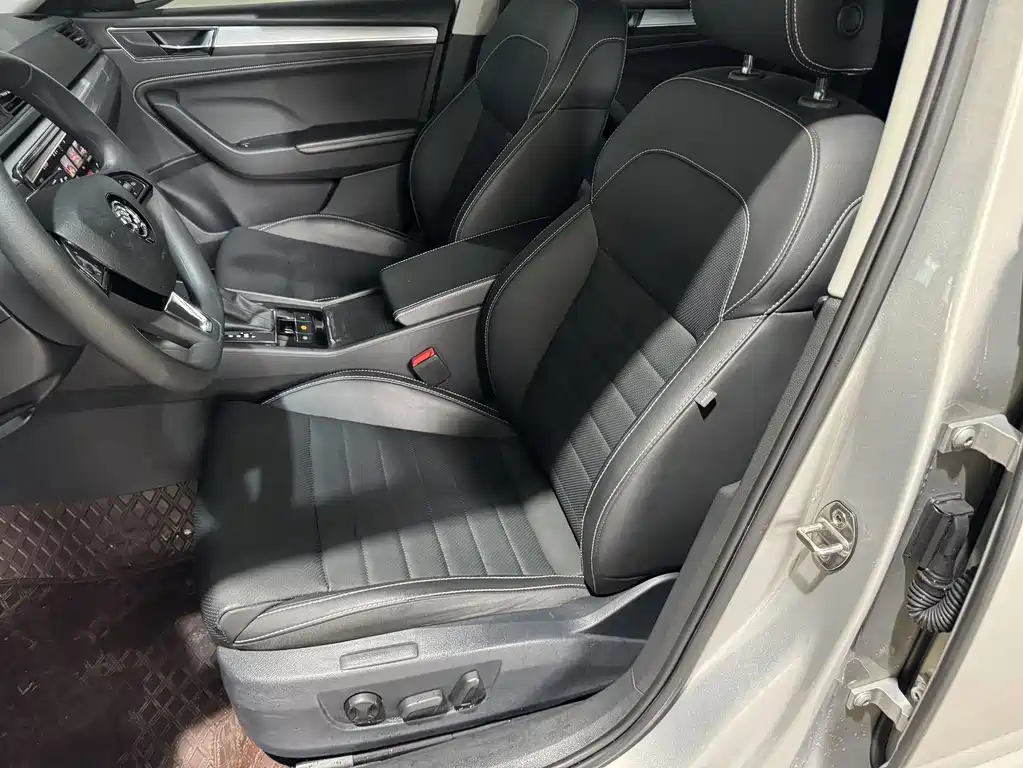 Skoda Superb — миниатюра 12