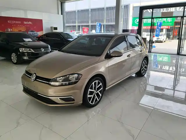 VOLKSWAGEN GOLF