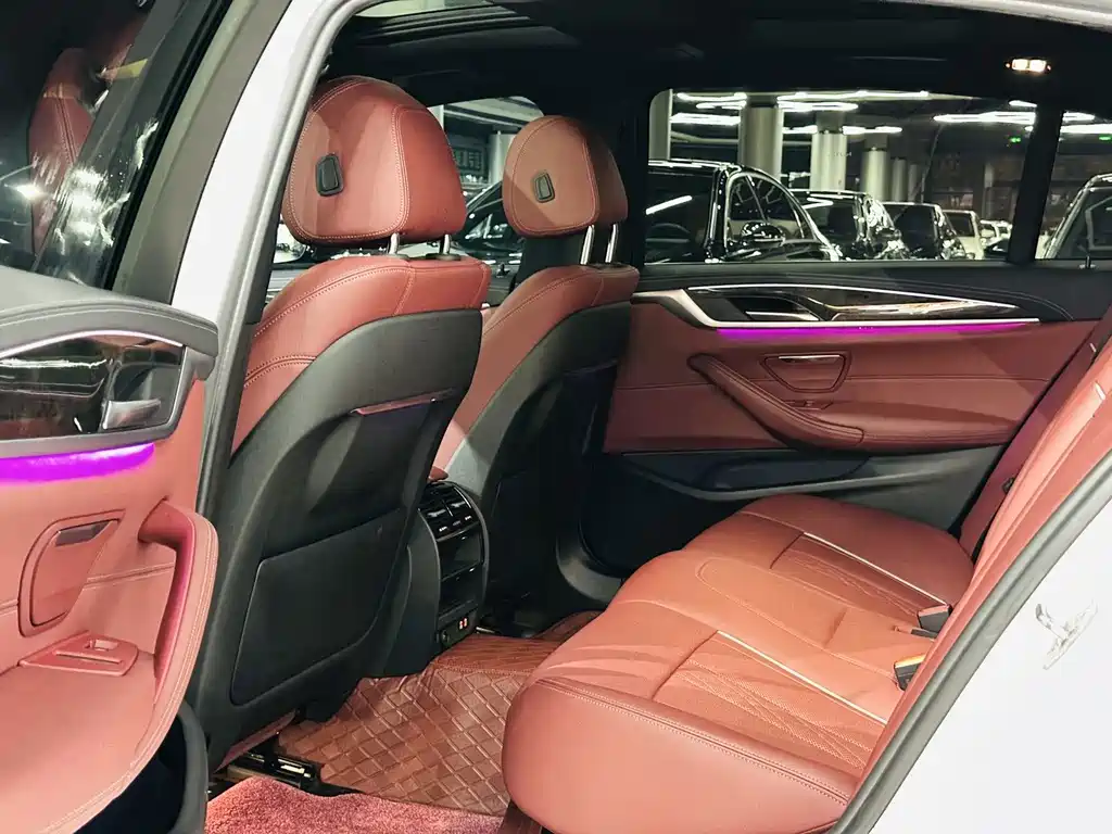 BMW 5 Series — миниатюра 6