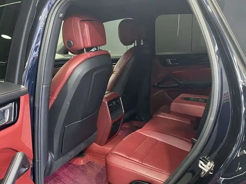 Porsche Cayenne — миниатюра 6