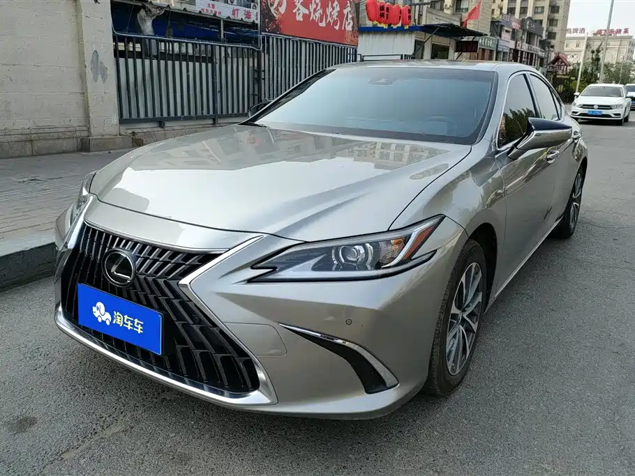 Lexus ES 2024