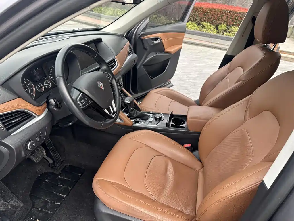 Borgward BX7 — миниатюра 12