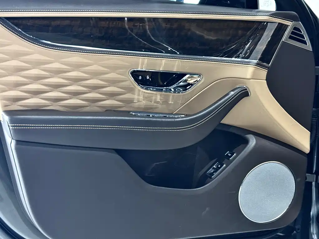 Bentley Flying Spur — миниатюра 17