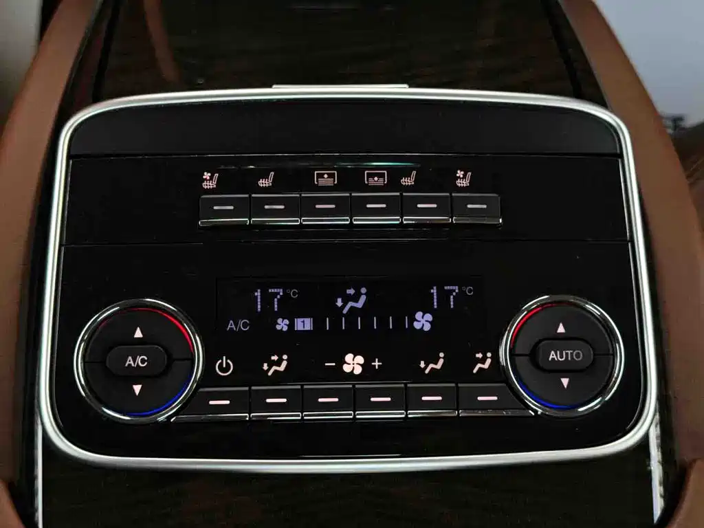 Maserati Quattroporte — миниатюра 8