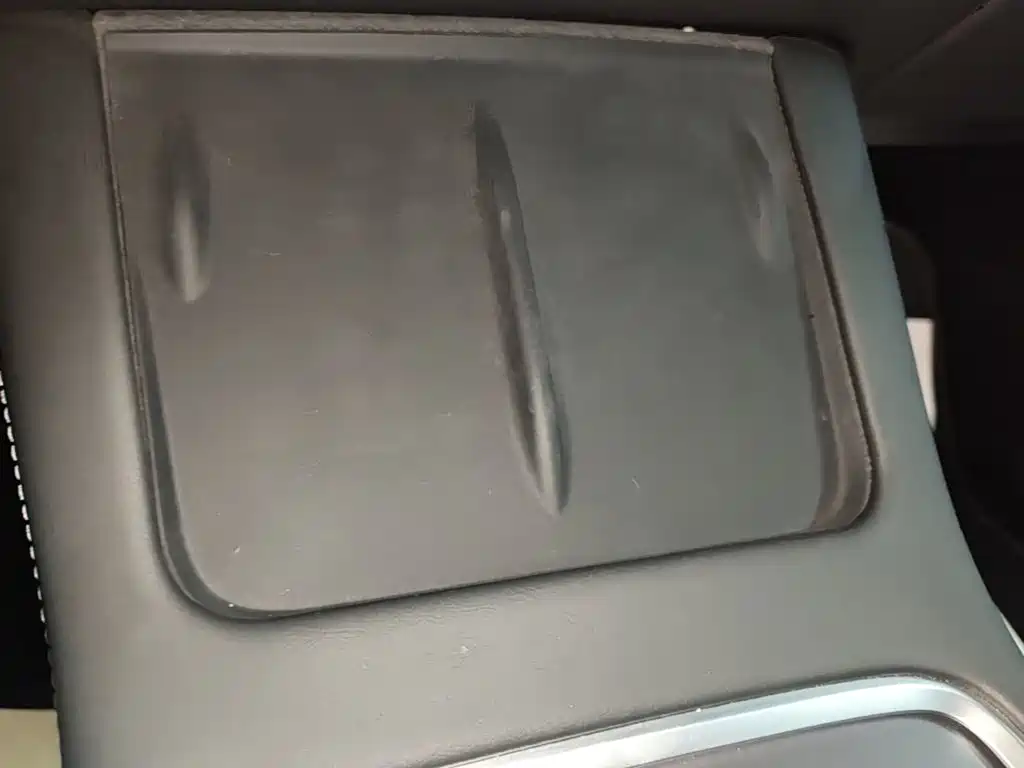 Tesla Model Y — миниатюра 9