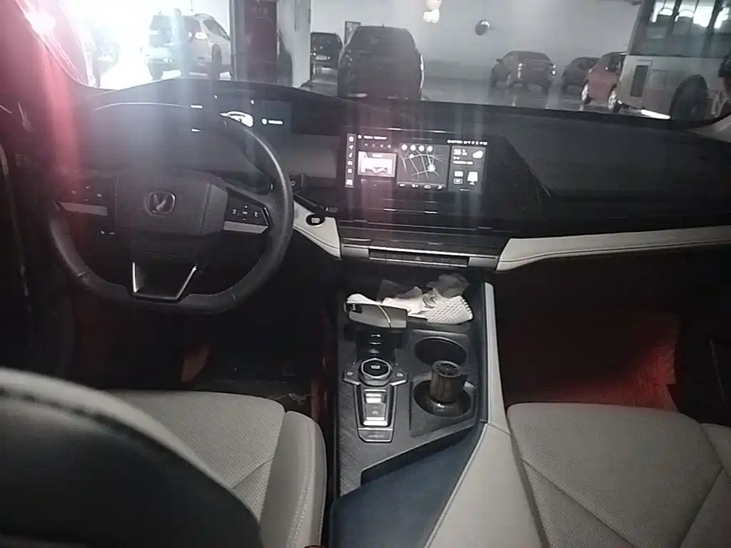 Changan UNI-V iDD — миниатюра 5