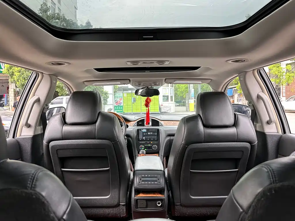 Buick Enclave — миниатюра 21