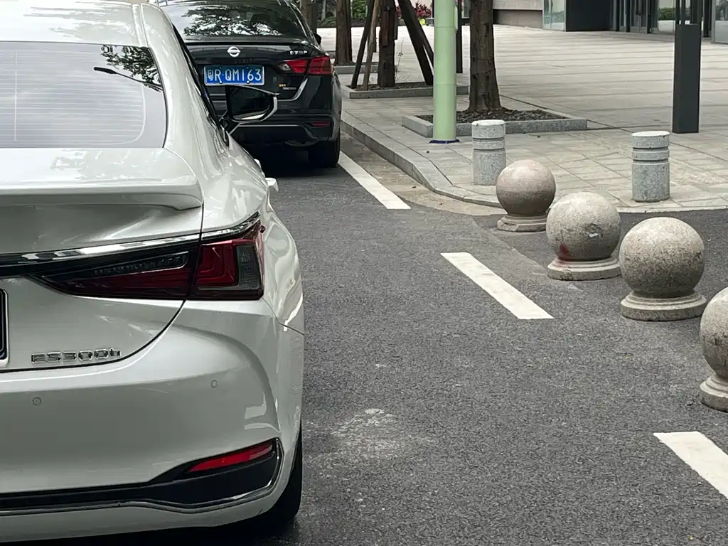 Lexus ES 2022 300h