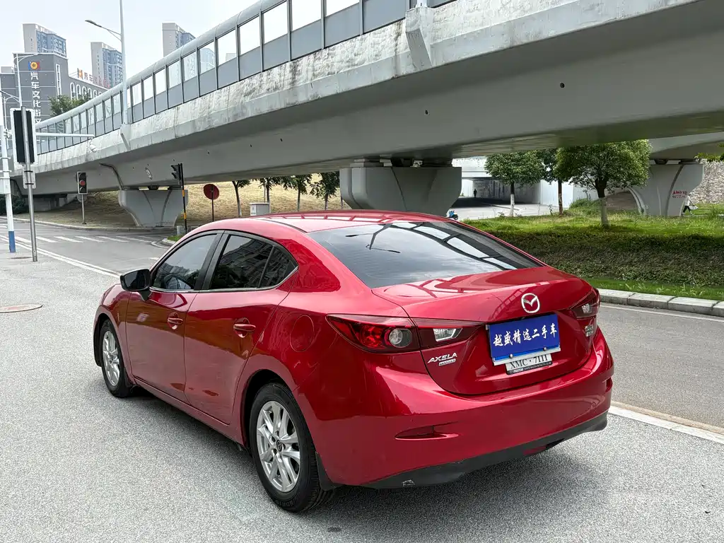 Mazda Mazda3 3 2016 1.5L AT Luxury