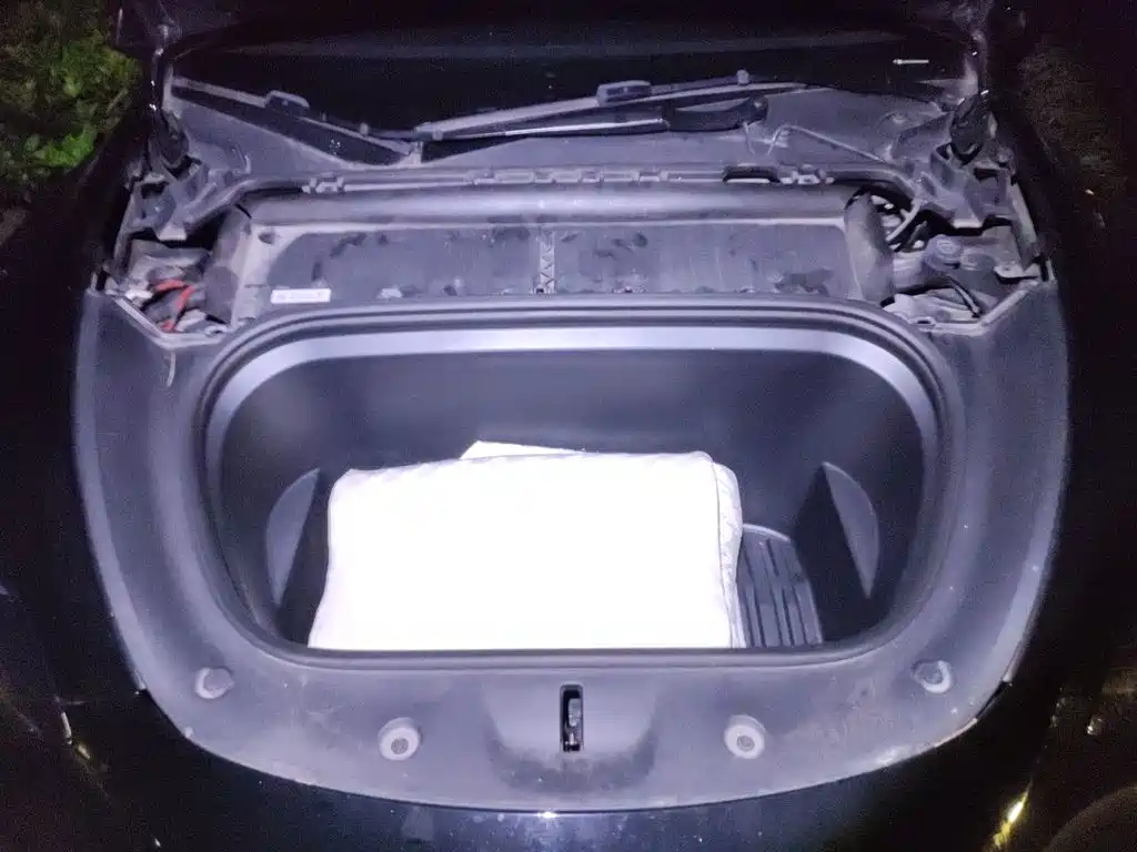 Tesla Model Y — миниатюра 16