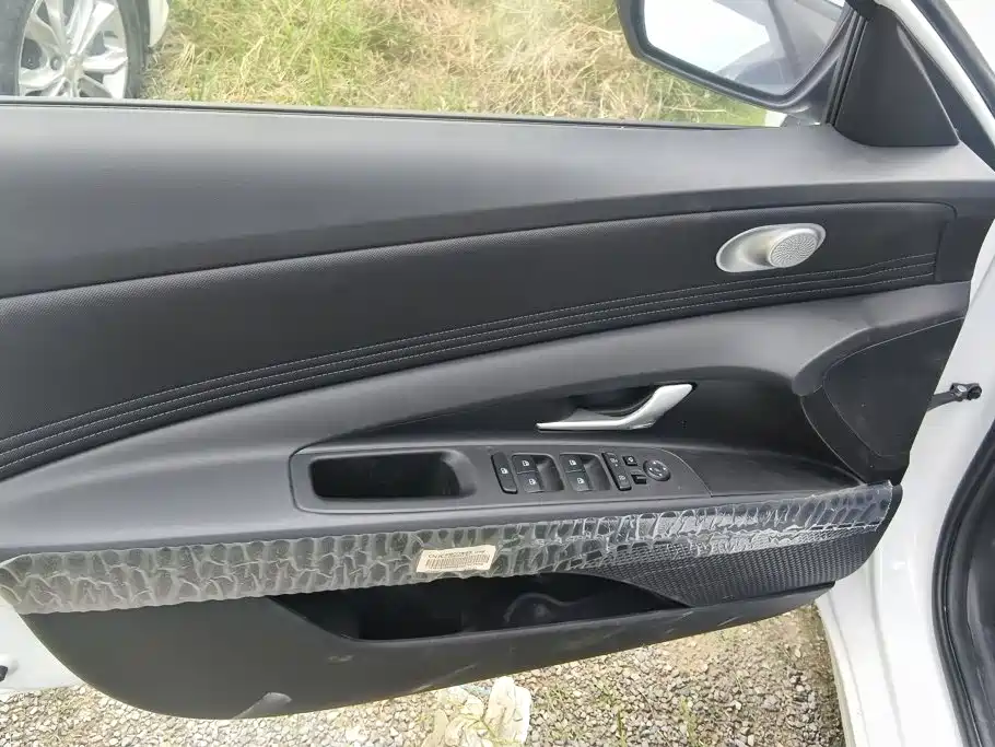 Hyundai Elantra — миниатюра 7