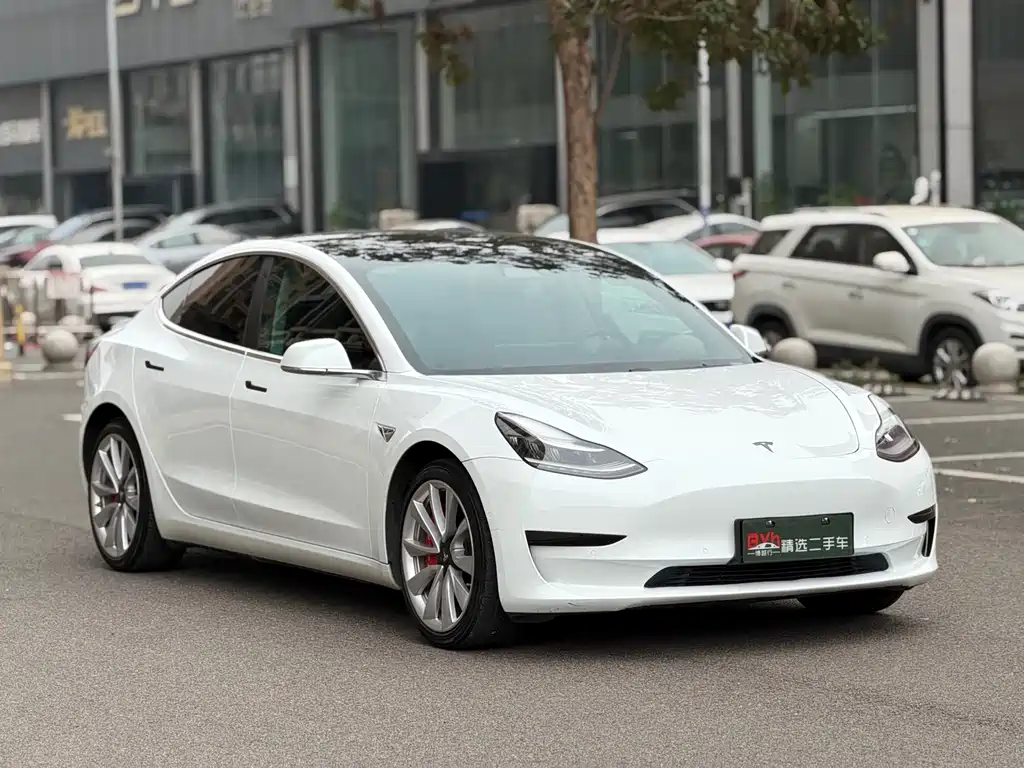 TESLA MODEL 3