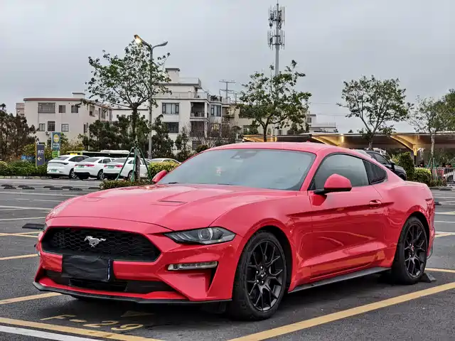 FORD MUSTANG