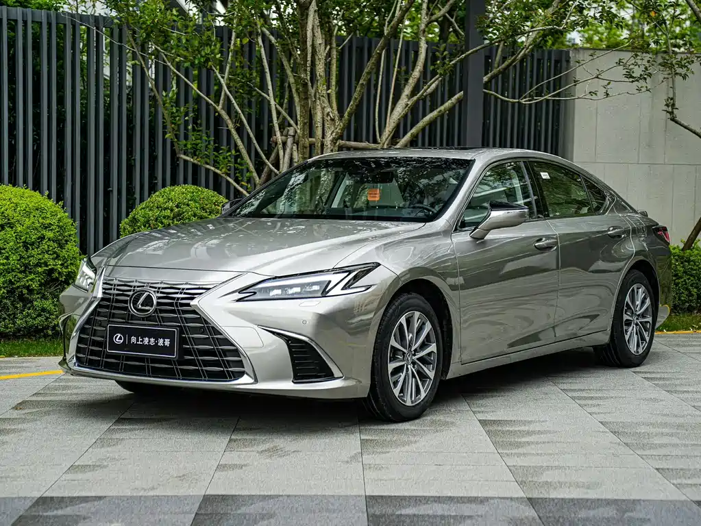 Lexus ES 2025