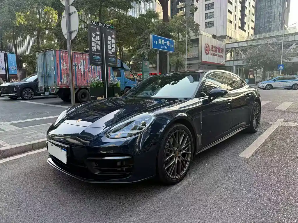 Porsche Panamera 2023