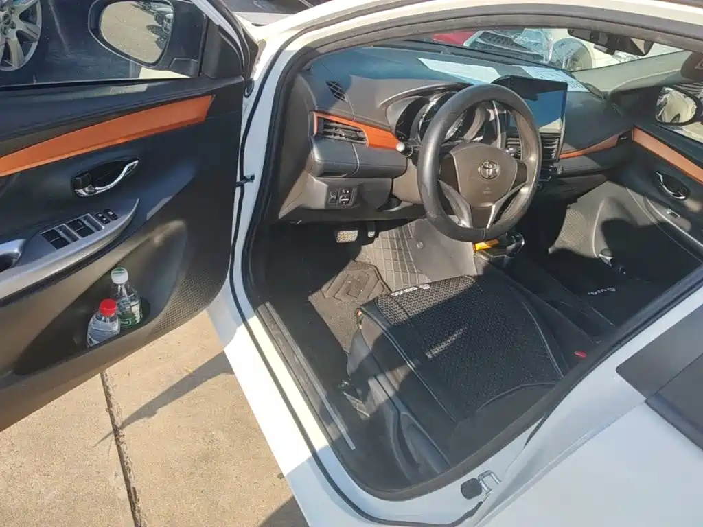 Toyota Yaris L — миниатюра 16