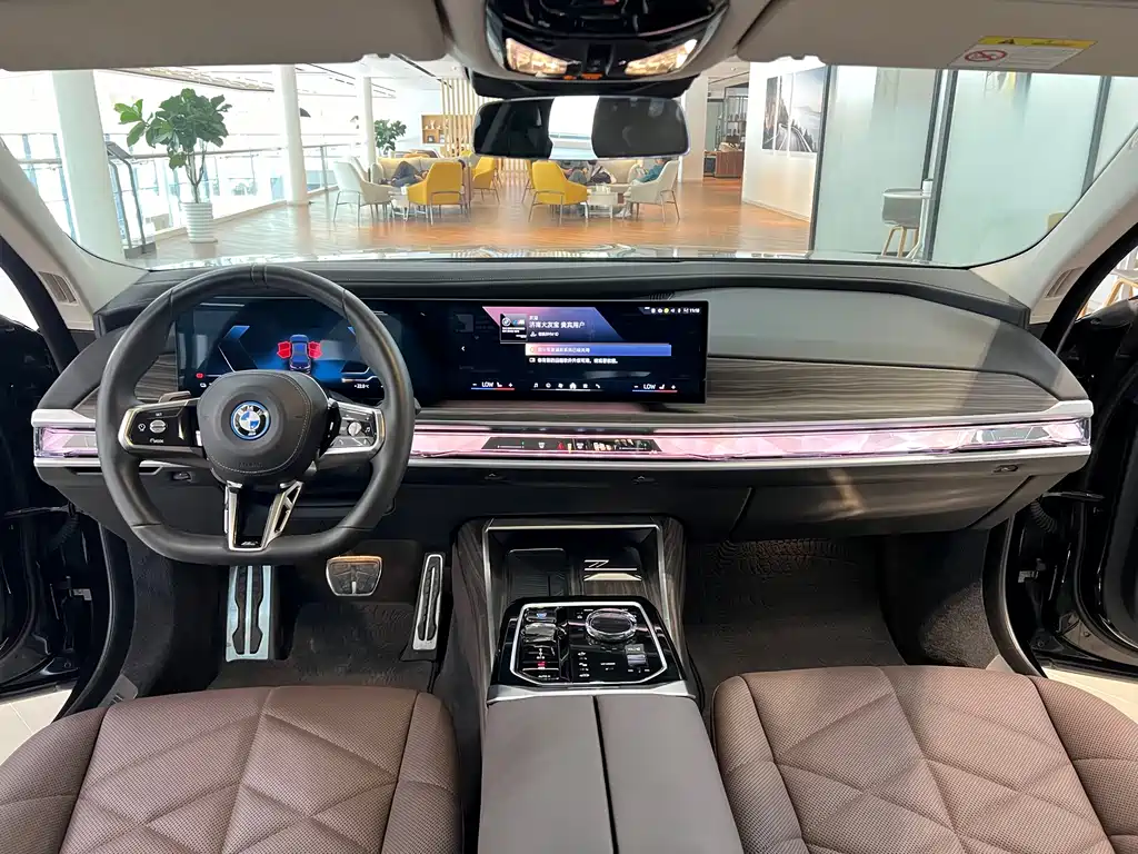 BMW i7 — миниатюра 5