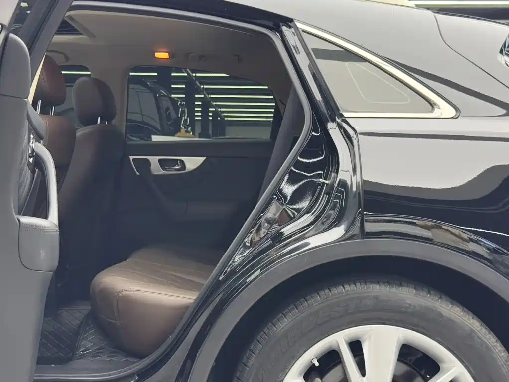 Infiniti QX70 — миниатюра 9