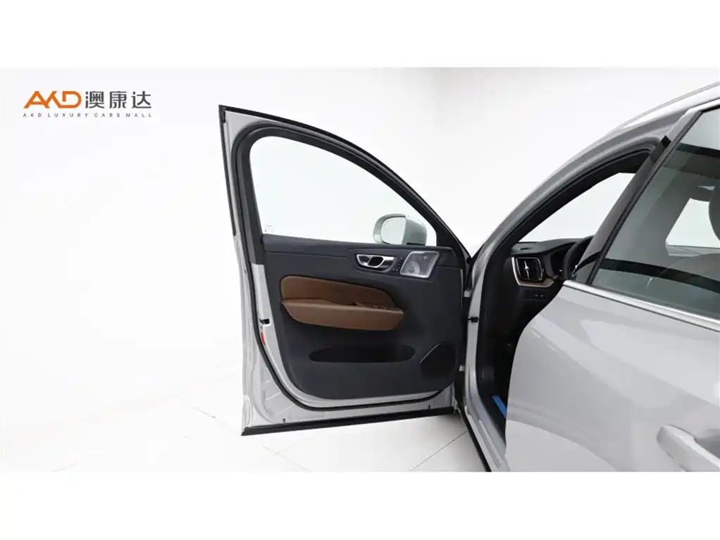 VOLVO XC60 PLUG IN HYBRID