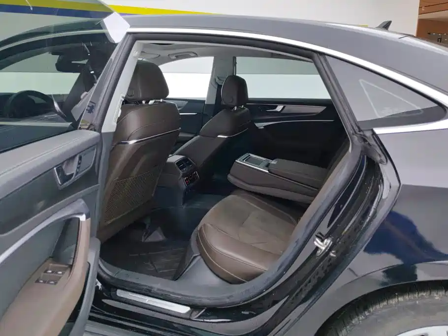 Audi A7L — миниатюра 11