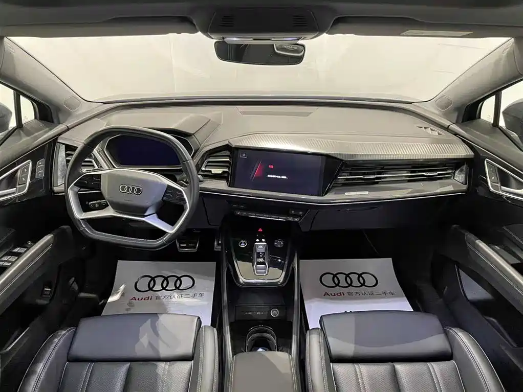 AUDI Q4 E TRON