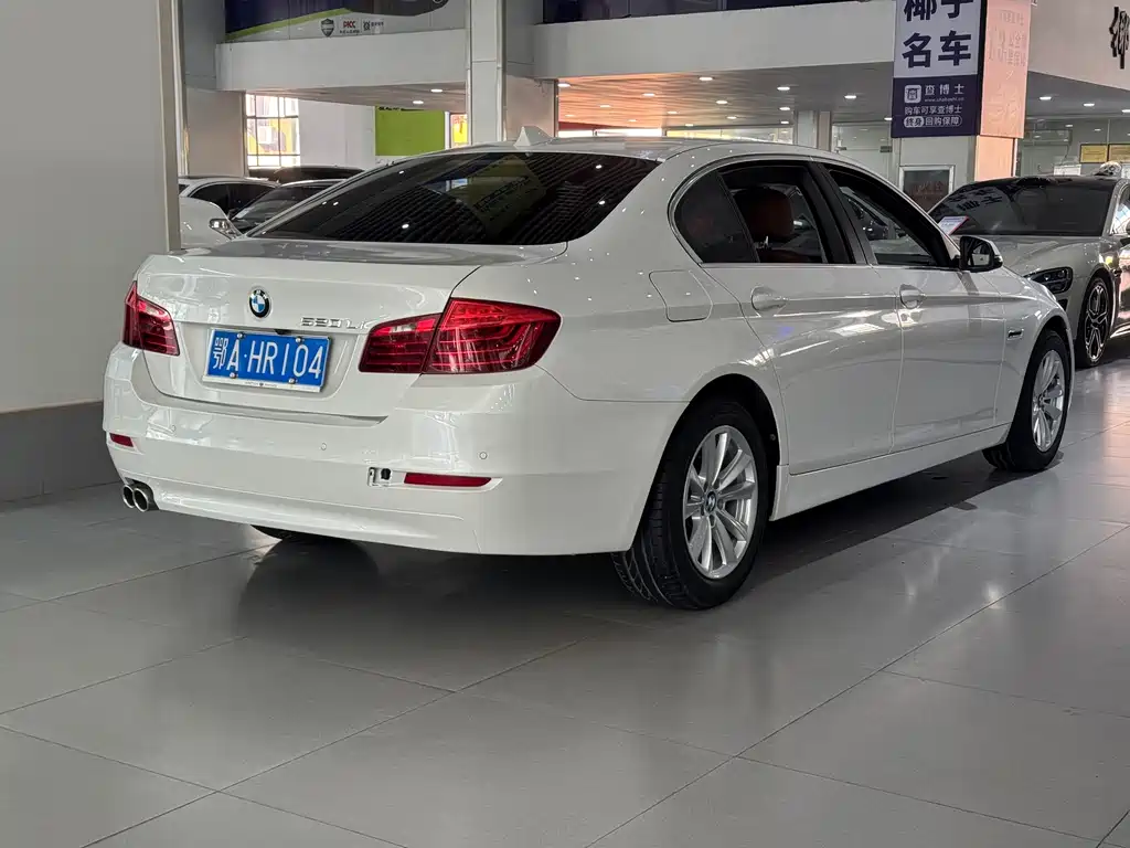 BMW 5 Series — миниатюра 9