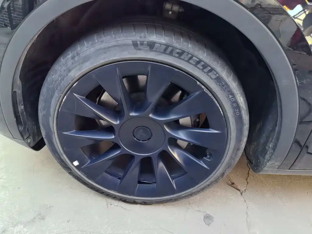 Tesla Model Y — миниатюра 23