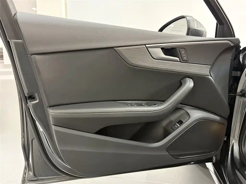 Audi A4L — миниатюра 12