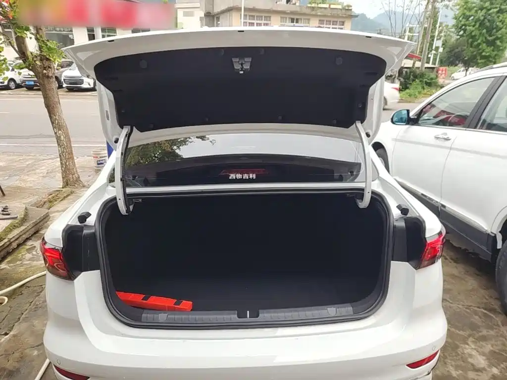 Geely Emgrand — миниатюра 19