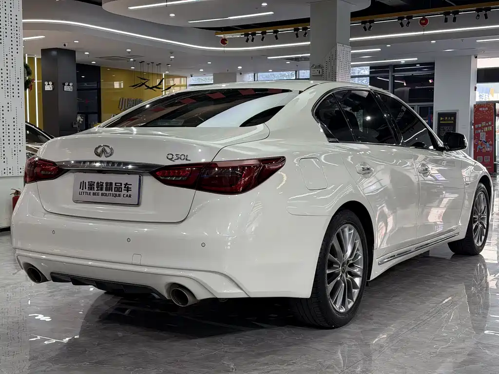 INFINITI Q50L