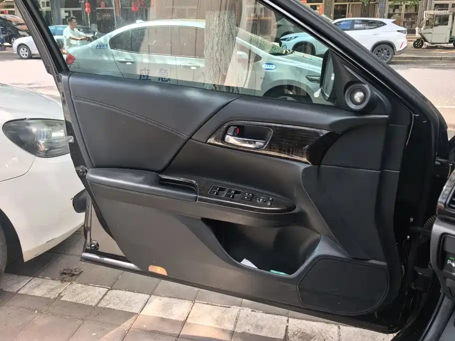 Honda Accord — миниатюра 6