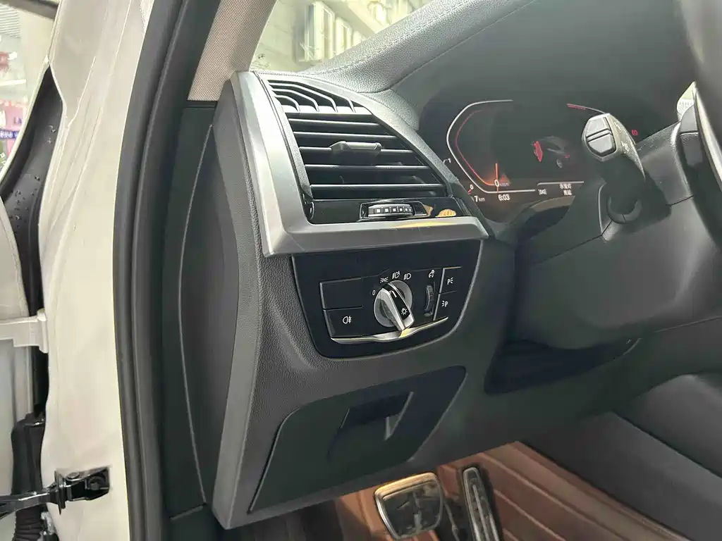 BMW X3 — миниатюра 13