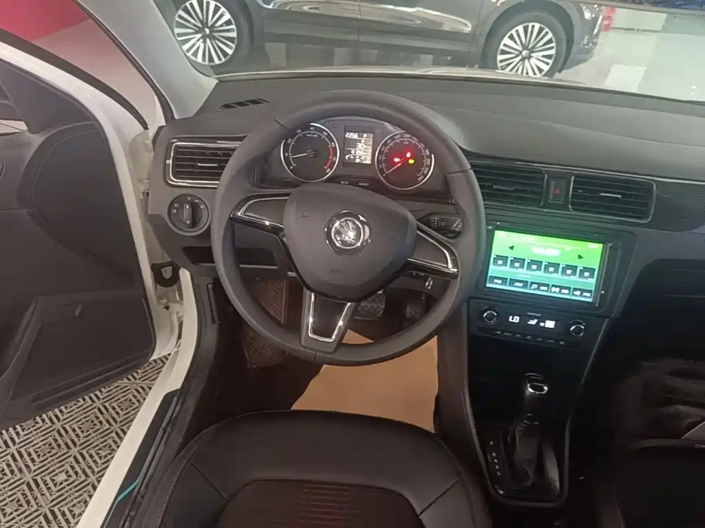 Skoda Rapid Spaceback — миниатюра 11