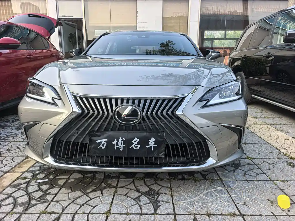 Lexus ES — миниатюра 2