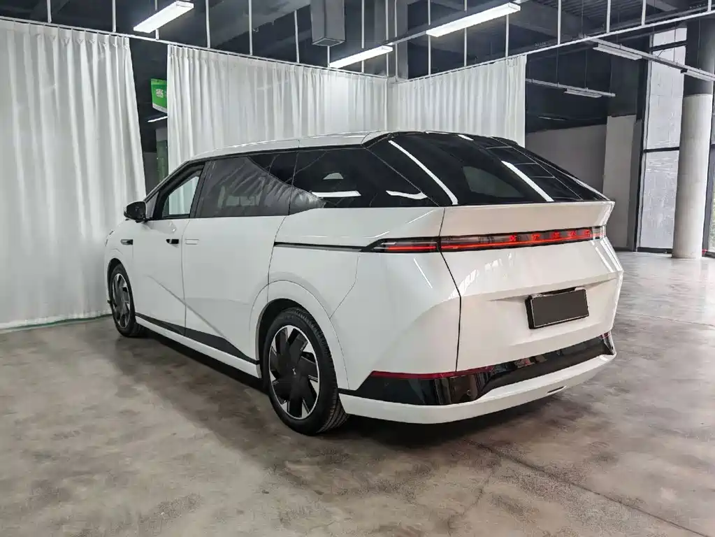 XPeng X9 — миниатюра 13