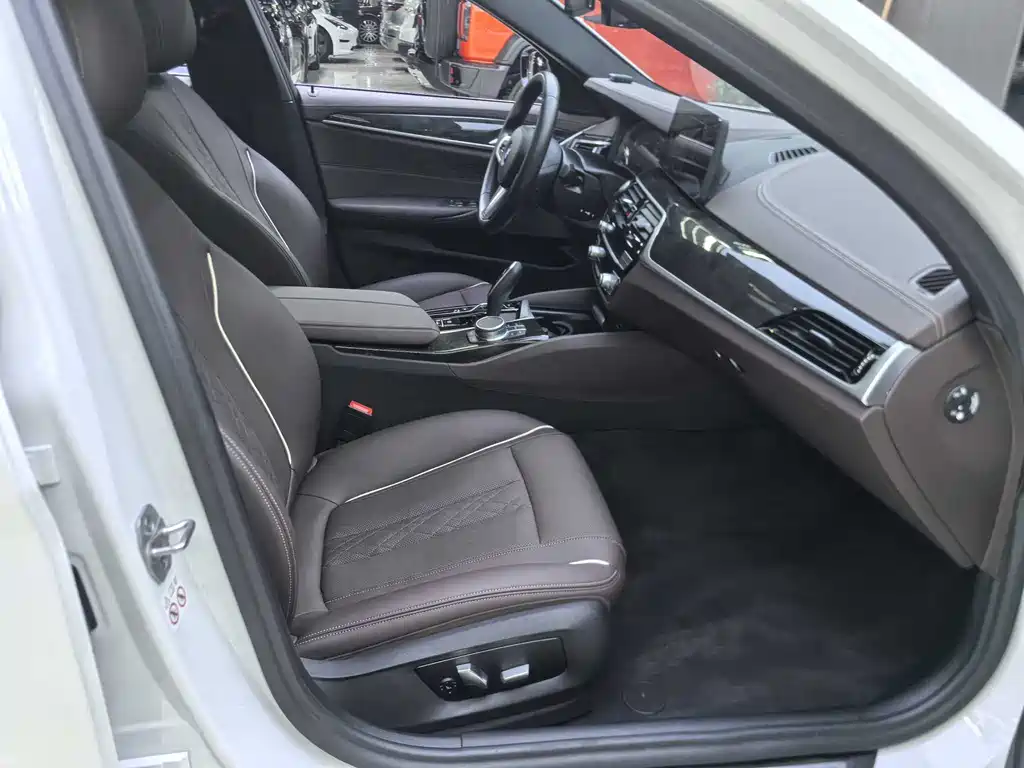 BMW 5 Series 5 2021 535Le M Sport