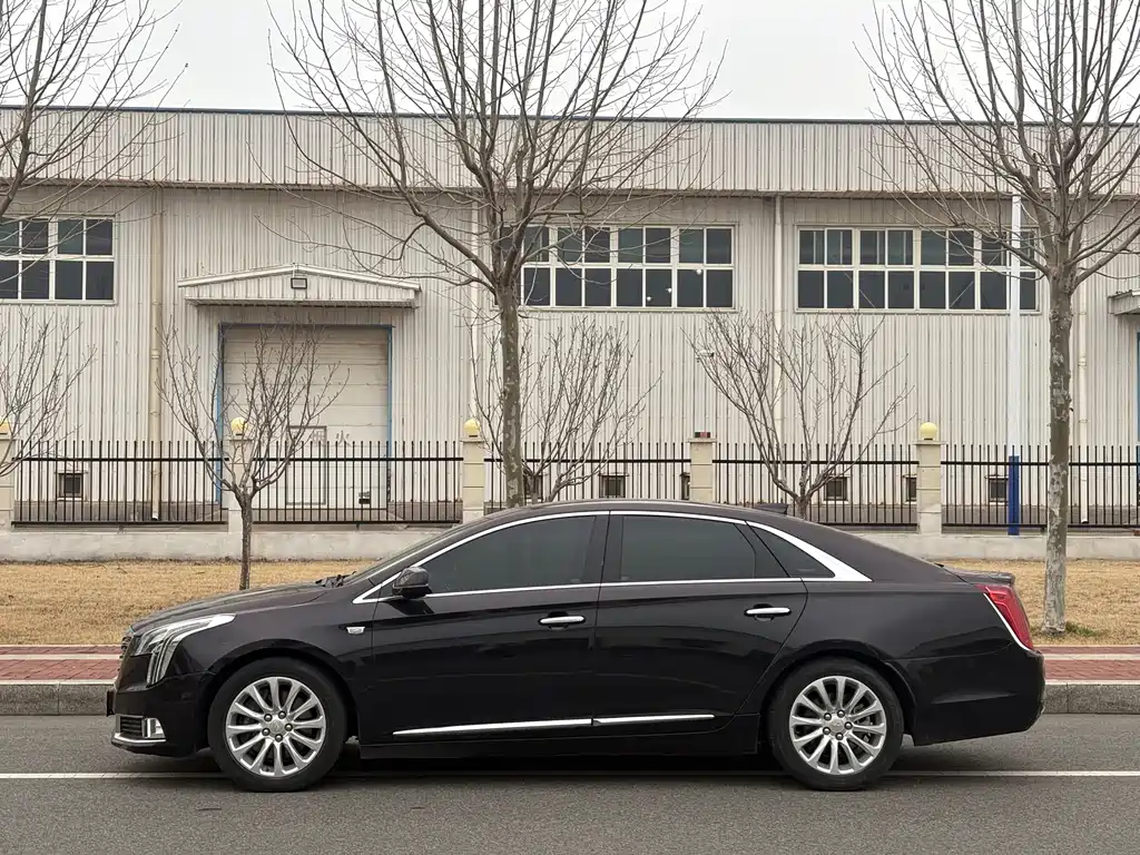 CADILLAC XTS