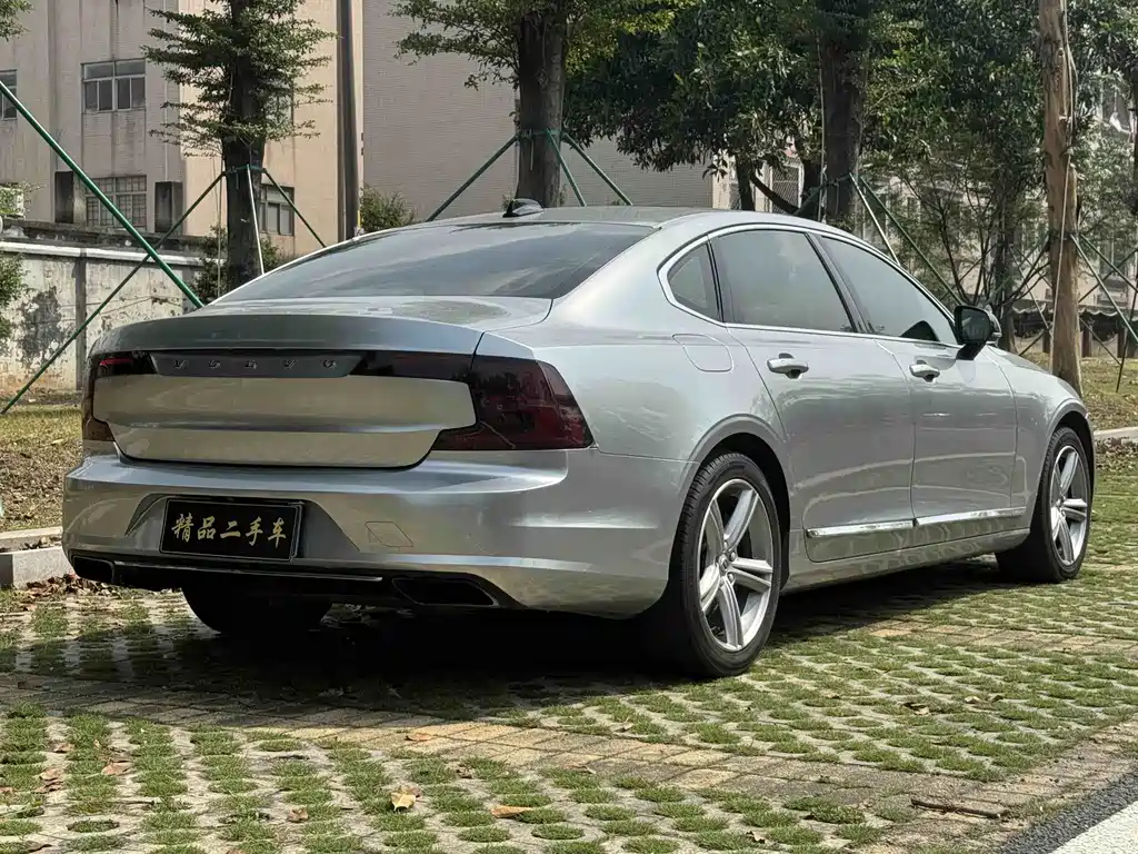 Volvo S90 2018 T4